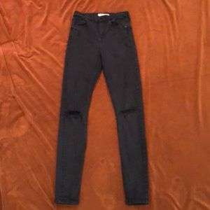 TOPSHOP MOTO JAMIE RIPPED BLACK JEAN